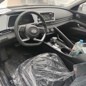 Hyundai Elantra 2025