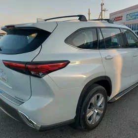 Toyota Highlander 2021