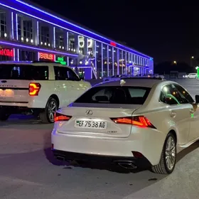 Lexus IS 2018
