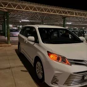 Toyota Sienna 2018