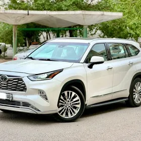 Toyota Highlander 2021