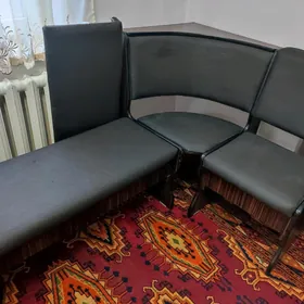 угловой кухонный диван