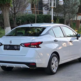 Nissan Versa 2021
