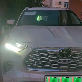 Toyota Highlander 2021