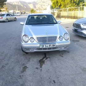 Mercedes-Benz E320 2001
