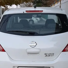 Nissan Tiida 2005