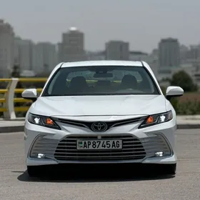 Toyota Camry 2021