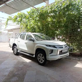Mitsubishi L200 2021