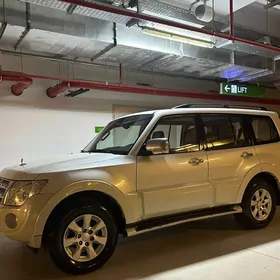 Mitsubishi Pajero 2014