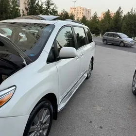 Toyota Sienna 2017