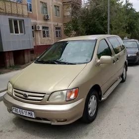 Toyota Sienna 2001