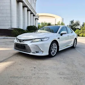Toyota Camry 2021