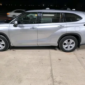 Toyota Highlander 2021