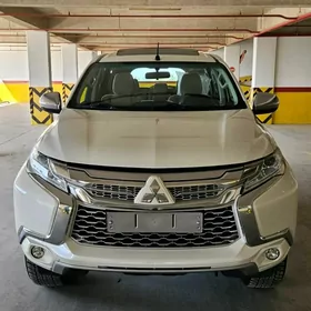 Mitsubishi Pajero 2019