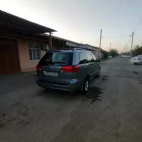 Toyota Sienna 2003