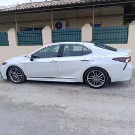 Toyota Camry 2021