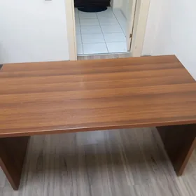 Ofis üçin stol