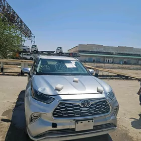 Toyota Highlander 2021