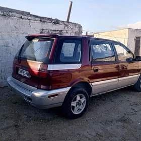Mitsubishi Chariot 1993