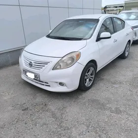 Nissan Versa 2012