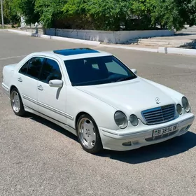 Mercedes-Benz E320 2001