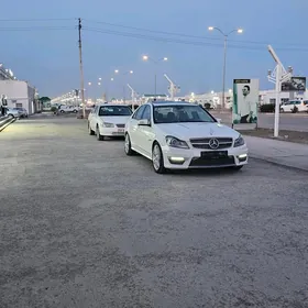 Mercedes-Benz C350 2012