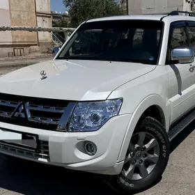 Mitsubishi Pajero 2013