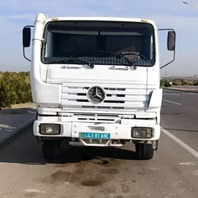 Mercedes-Benz ACTROS 3331 2002