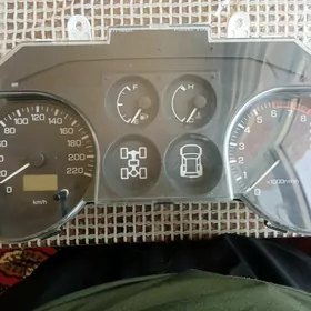 Spedometr pajero 2003