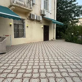 Центр выс потолок 90m2