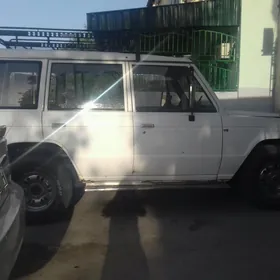 Mitsubishi Pajero 1990