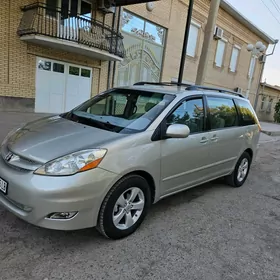 Toyota Sienna 2008