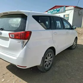 Toyota Innova 2020