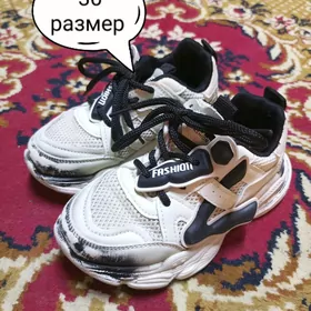кроссовки