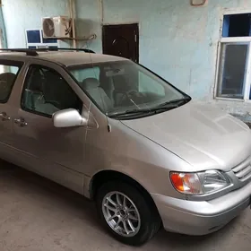 Toyota Sienna 2000