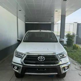 Toyota Hilux 2025