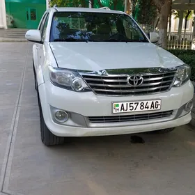 Toyota Fortuner 2014