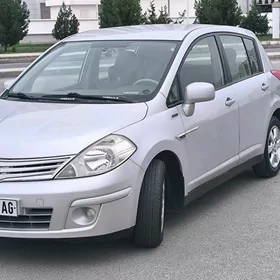 Nissan Tiida 2010