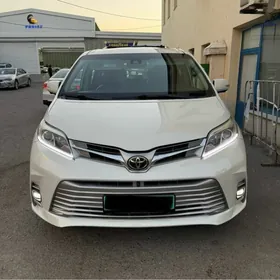 Toyota Sienna 2019