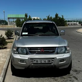 Mitsubishi Pajero 2001