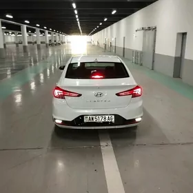Hyundai Elantra 2020