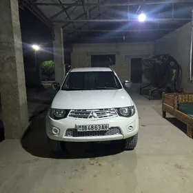 Mitsubishi L200 2010