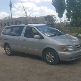 Toyota Sienna 2002
