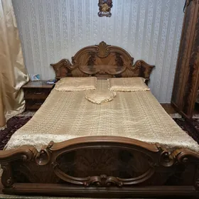 Кровать