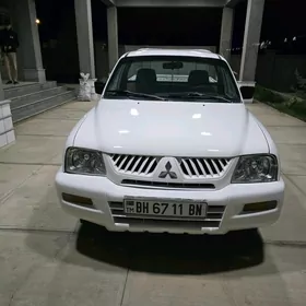 Mitsubishi L200 2005