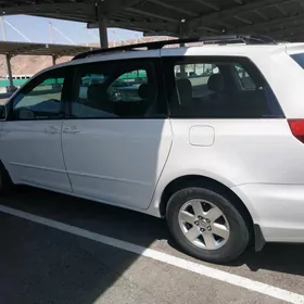 Toyota Sienna 2004