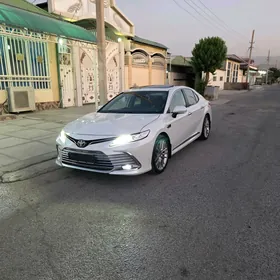 Toyota Camry 2021
