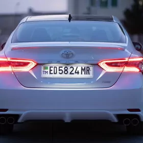 Toyota Camry 2021