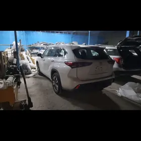 Toyota Highlander 2021