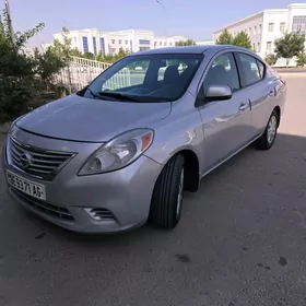 Nissan Versa 2012